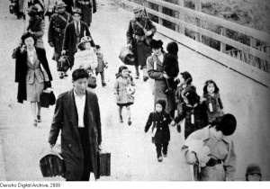 Lilly's family, during the forced evacuation from home on Bainbridge Island to a waiting ferry.